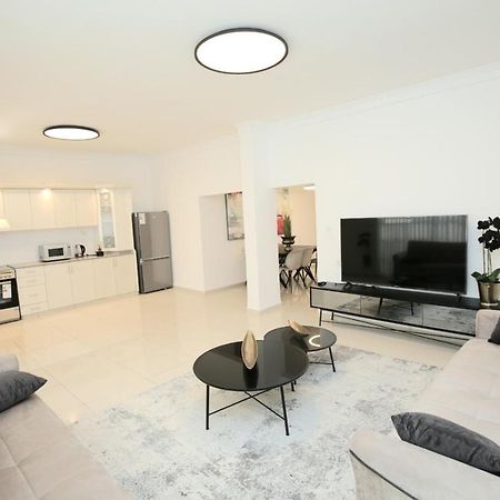 City Center Luxury Apartment In Netanya Luaran gambar