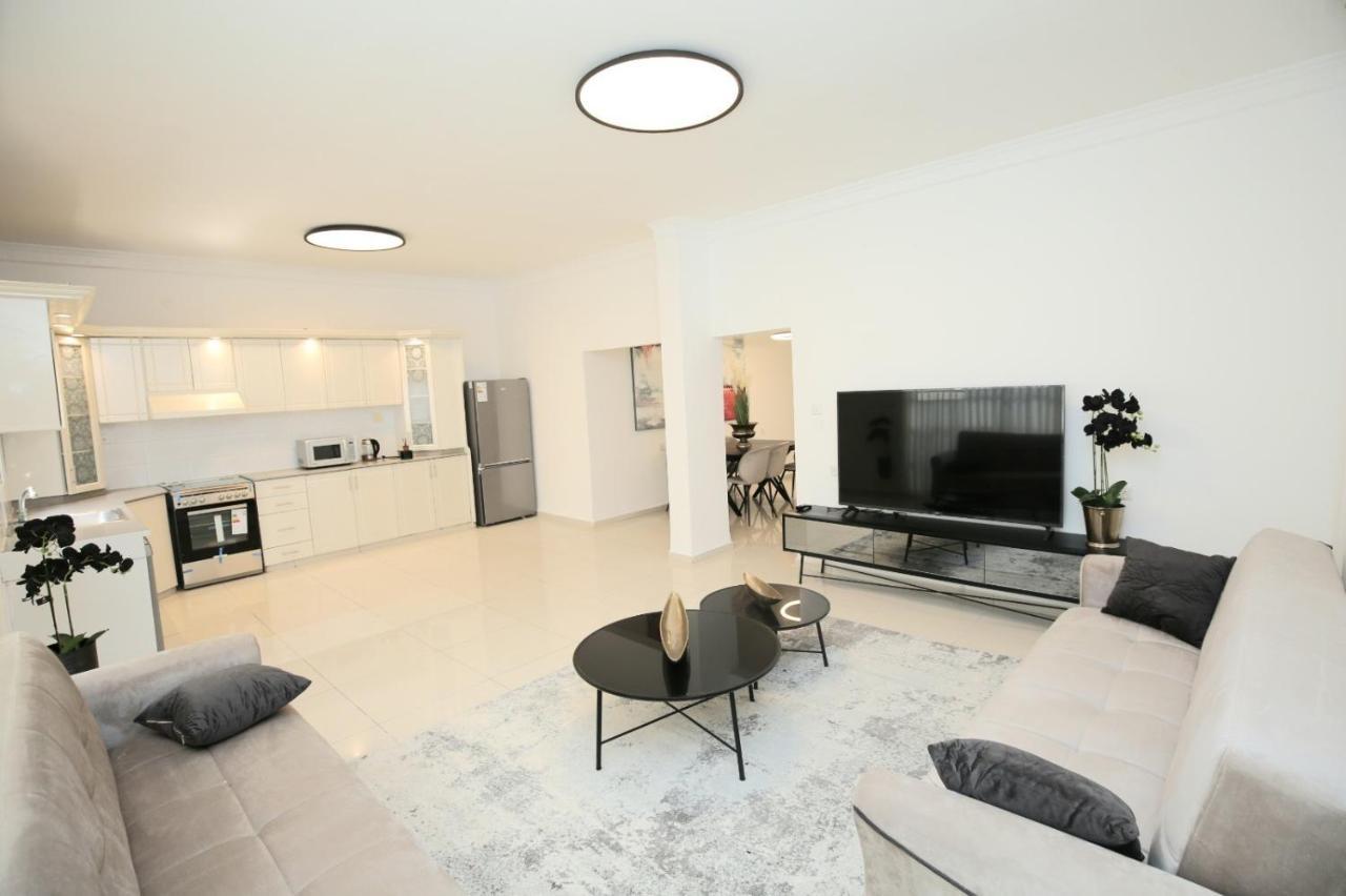 City Center Luxury Apartment In Netanya Luaran gambar